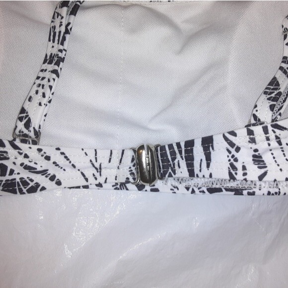 Supplied Shop Large Floral Print  Bikini - Picture 8 of 11